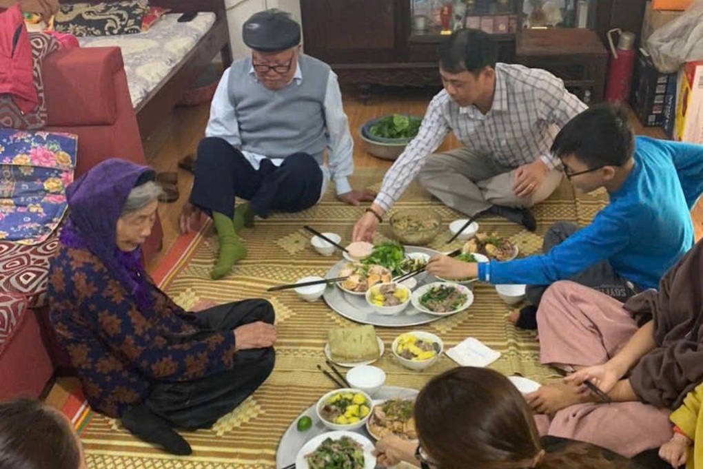 Cụ ông tuổi 90 dỗi yêu vợ vì đi viện 9 ngày không gọi điện hỏi thăm - 3 Cụ ông tuổi 90 dỗi yêu vợ vì đi viện 9 ngày không gọi điện hỏi thăm - 3