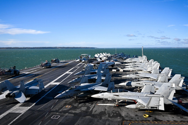 Tàu sân bay Mỹ tới "điểm nóng", Israel nhận lô vũ khí đầu tiên