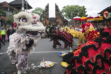 Dân Trung Quốc chi 146 tỷ USD "ăn Tết"