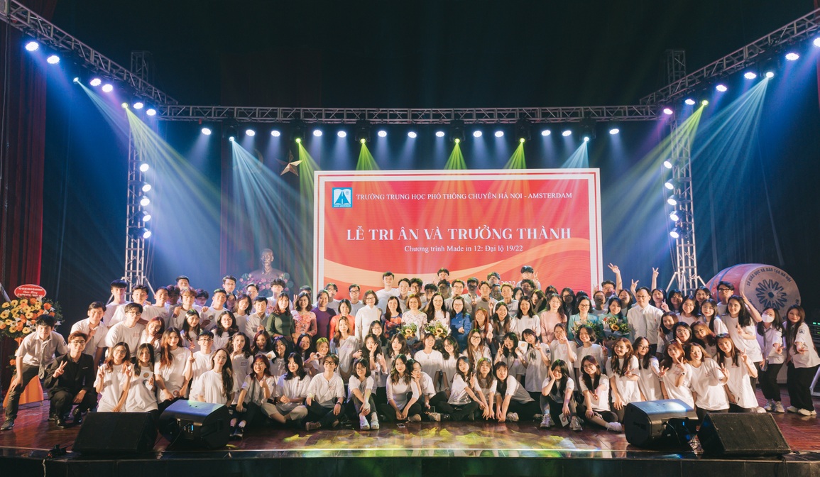 Học sinh chuyên Ams tổ chức lễ tri ân thầy cô trước khi tốt nghiệp - 1 Học sinh chuyên Ams tổ chức lễ tri ân thầy cô trước khi tốt nghiệp - 1