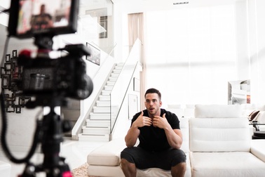 Triệu phú đô la 27 tuổi: ‘Đây là cách giúp bạn kiếm được tiền với bảy con số’