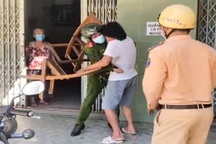 Hai cán bộ công an ở TPHCM bị tấn công phải nhập viện