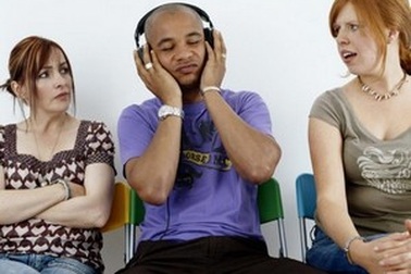 Những thói quen sử dụng công nghệ gây khó chịu cho người xung quanh