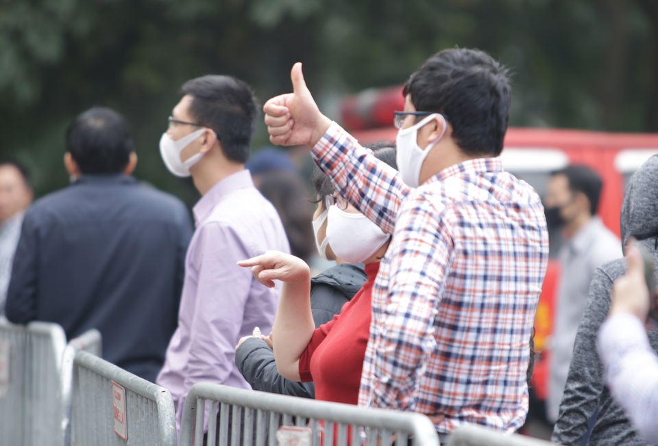 Hà Nội: Người thân tấp nập tiếp tế đồ vào khu cách ly Pháp Vân - Tứ Hiệp - 3 Hà Nội: Người thân tấp nập tiếp tế đồ vào khu cách ly Pháp Vân - Tứ Hiệp - 3