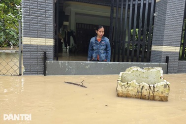 Mưa từ sáng đến chiều, nhiều đường ở trung tâm Đồng Nai ngập sâu