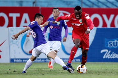 Trọng tài Trọng Thư không bị kỷ luật, xuất hiện trên sân Hàng Đẫy