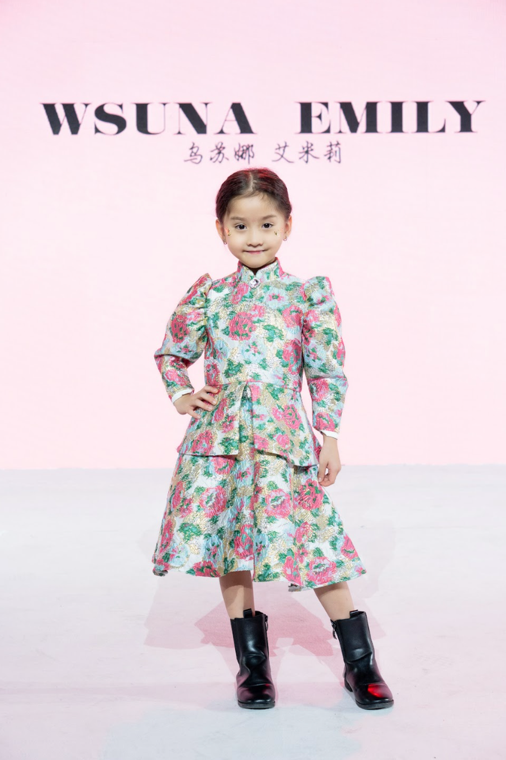Emily Nhã Uyên đoạt giải Người mẫu nhí xuất sắc nhất tại Thượng Hải - 2 Emily Nhã Uyên đoạt giải Người mẫu nhí xuất sắc nhất tại Thượng Hải - 2