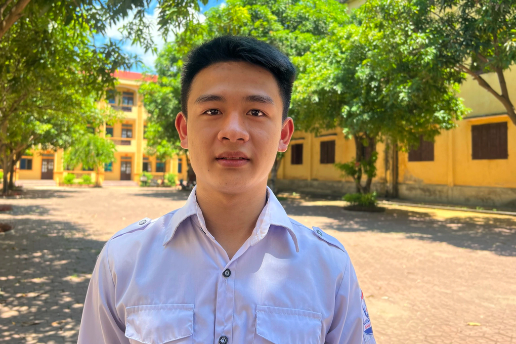 Nam sinh có điểm khối A cao nhất Nghệ An: Từng từ chối làm cầu thủ bóng đá - 3 Nam sinh có điểm khối A cao nhất Nghệ An: Từng từ chối làm cầu thủ bóng đá - 3