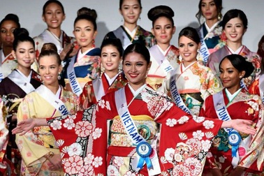 Thùy Dung diện kimono tại Hoa hậu Quốc tế 2017