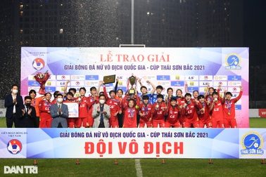 CLB TPHCM lần thứ 10 nâng cao chiếc cúp vô địch quốc gia