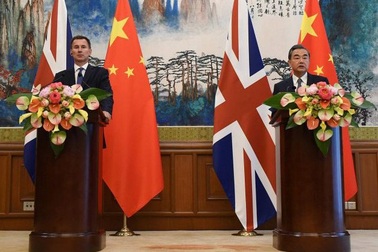 Trung Quốc lớn tiếng yêu cầu Anh không tham gia vào vấn đề Biển Đông