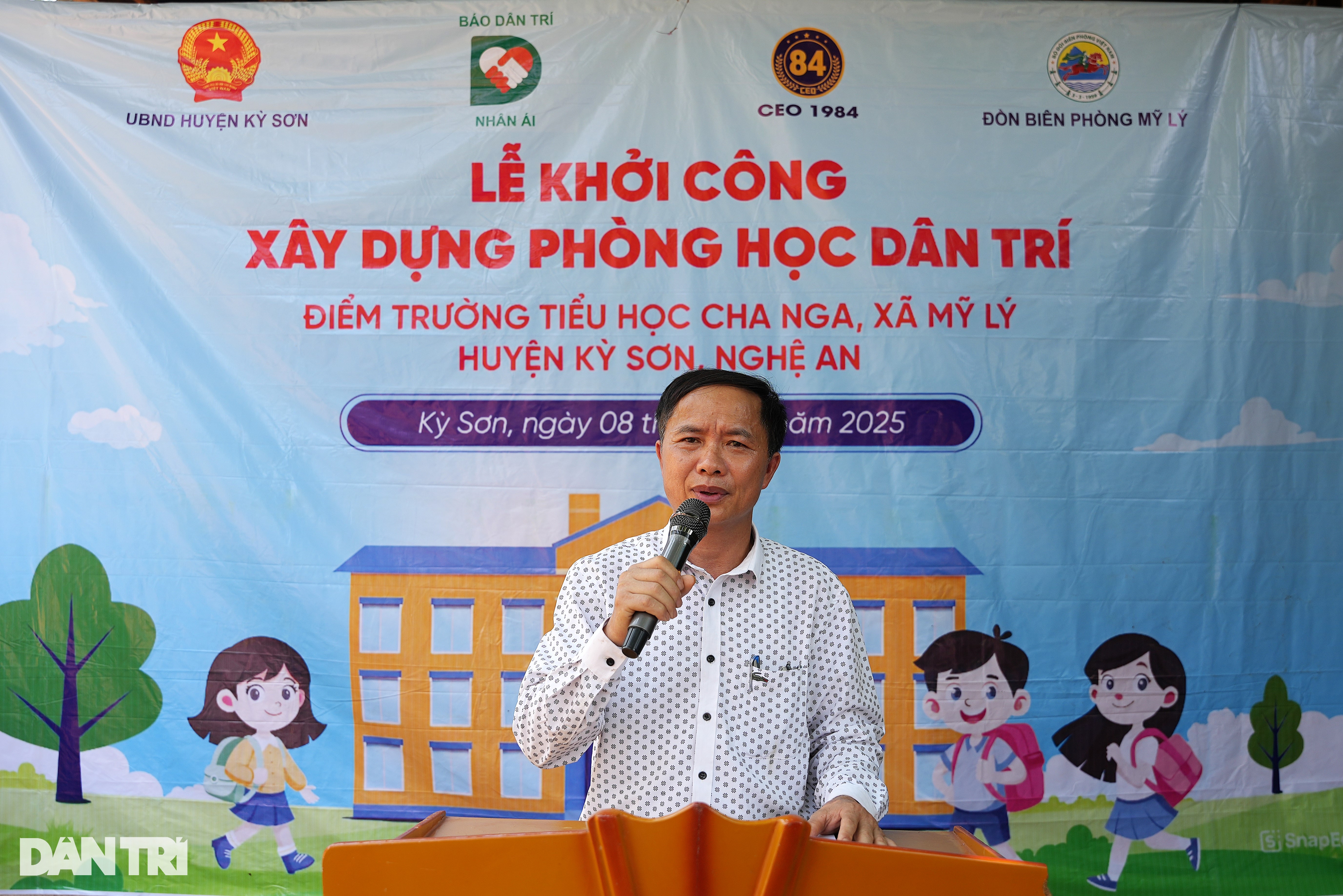 Xây phòng học Dân trí: Trao cơ hội, bồi đắp lòng nhân ái cho con trẻ - 6 Xây phòng học Dân trí: Trao cơ hội, bồi đắp lòng nhân ái cho con trẻ - 6