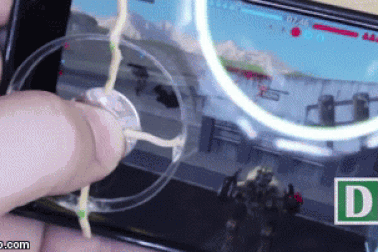 Mẹo chế đồ nghề chơi game bằng pin và dây chun