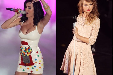 Katy Perry; Taylor Swift đọ dáng tại lễ trao giải Teen Awards 