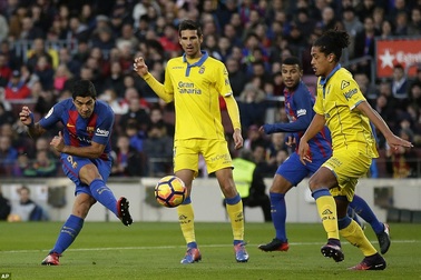 Barcelona 5-0 Las Palmas: Cú đúp của Suarez