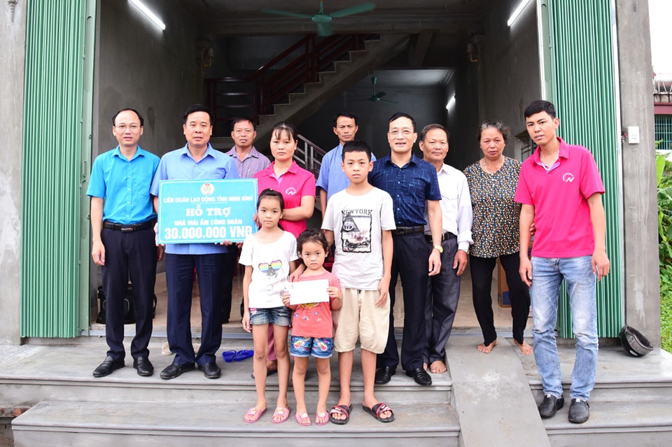 Ninh Bình: Chi hơn 62 tỷ đồng xây dựng nhà cho trên 2.000 người có công - 3 Ninh Bình: Chi hơn 62 tỷ đồng xây dựng nhà cho trên 2.000 người có công - 3