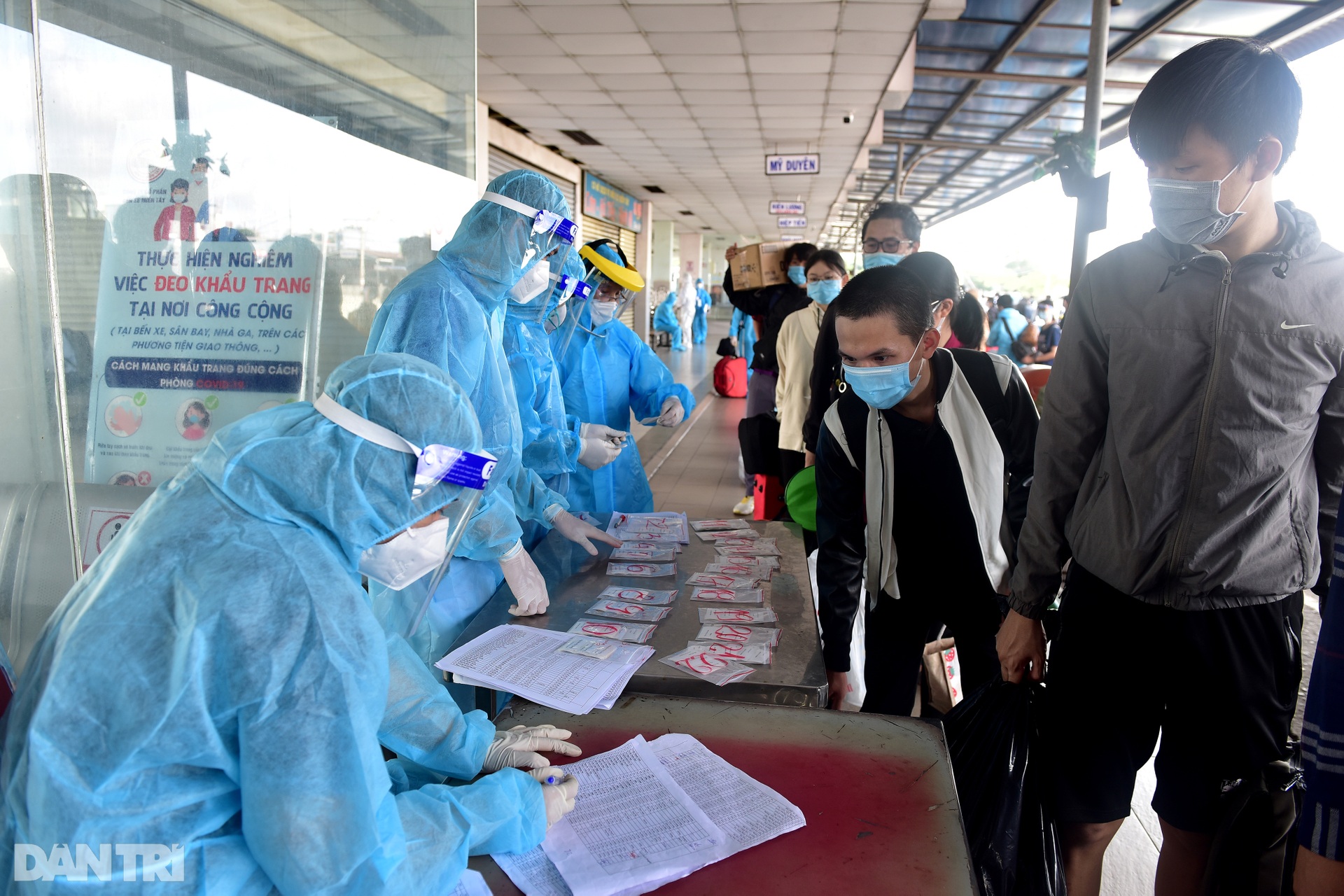 Bố thất nghiệp dẫn 3 con nhỏ lên chuyến xe miễn phí từ TPHCM về Kiên Giang - 8 Bố thất nghiệp dẫn 3 con nhỏ lên chuyến xe miễn phí từ TPHCM về Kiên Giang - 8