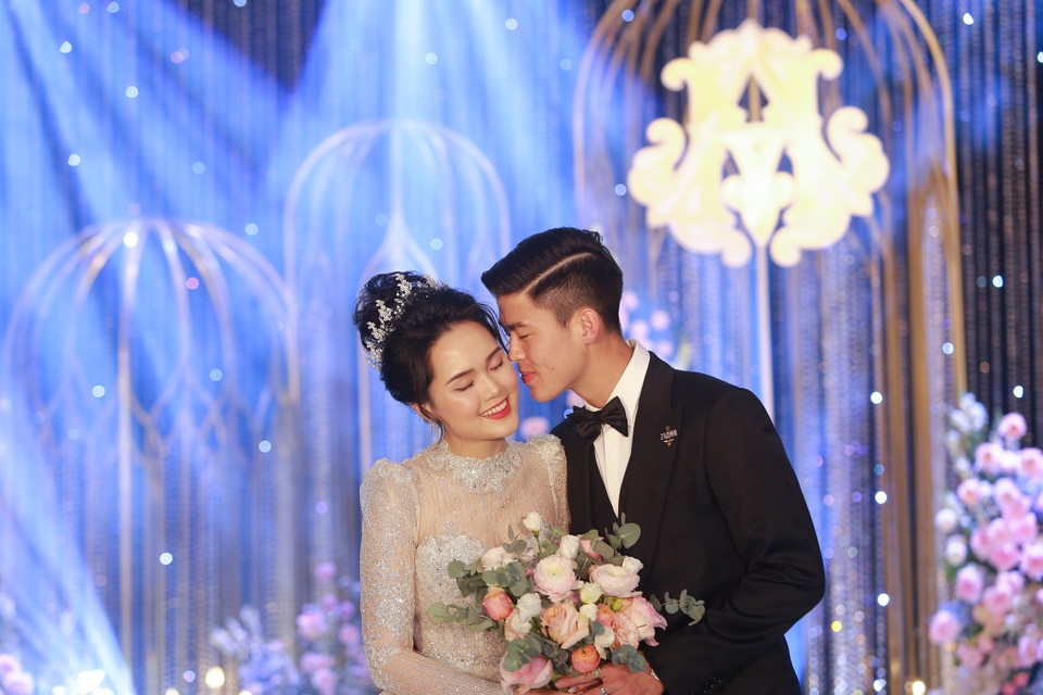 Đám cưới Duy Mạnh - Quỳnh Anh: Cô dâu, chú rể bật khóc vì xúc động - 8 Đám cưới Duy Mạnh - Quỳnh Anh: Cô dâu, chú rể bật khóc vì xúc động - 8