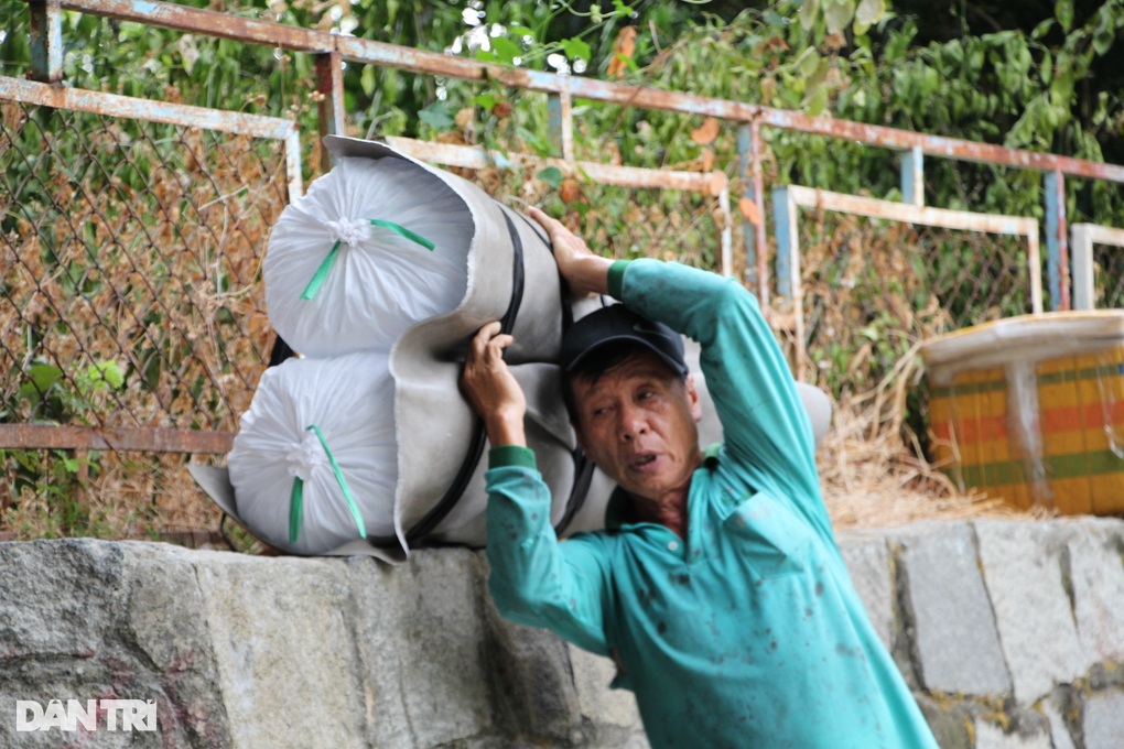 Mưu sinh.JPG lao-dong-tu-do_Xuan-Truong