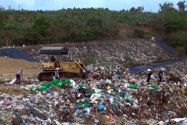 Người dân trong vùng ô nhiễm bãi rác Thọ Vức ngày đêm "sống trong sợ hãi"!