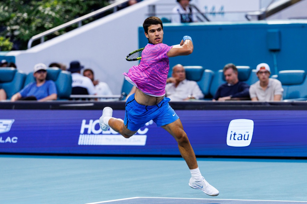 Alcaraz, Sinner và Medvedev vào tứ kết Miami Open - 1 Alcaraz, Sinner và Medvedev vào tứ kết Miami Open - 1