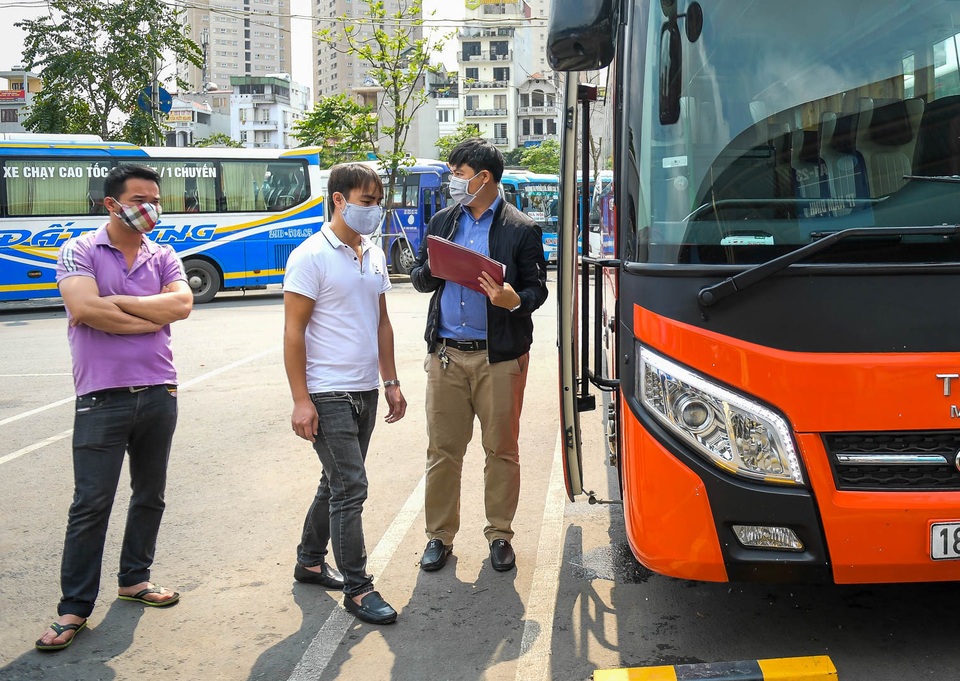 Hà Nội: Đi xe khách khai báo y tế ra sao? - 2 Hà Nội: Đi xe khách khai báo y tế ra sao? - 2