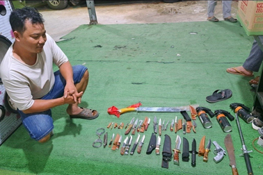 Nhóm phòng chống tội phạm tự phát mang hung khí đi đánh nhau