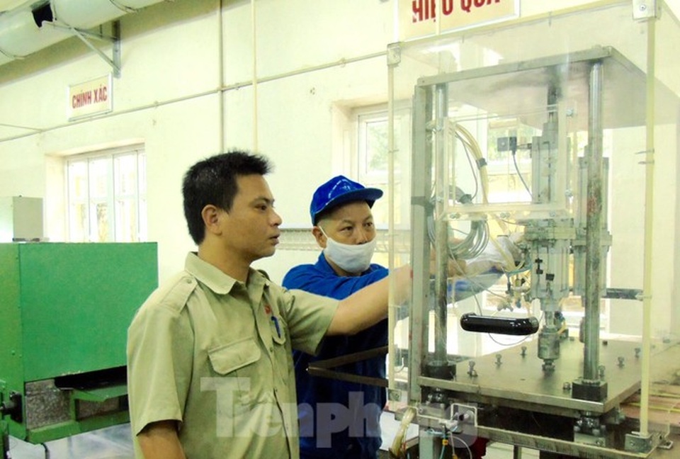 Kỹ sư Việt 8X tìm ra công nghệ hạt lửa quân sự hiện đại - 1 Kỹ sư Việt 8X tìm ra công nghệ hạt lửa quân sự hiện đại - 1