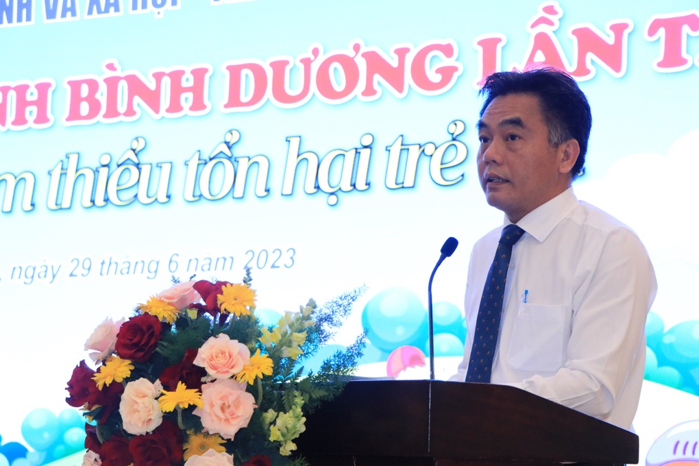 Lãnh đạo tỉnh Bình Dương đối thoại cùng trẻ em - 1 Lãnh đạo tỉnh Bình Dương đối thoại cùng trẻ em - 1