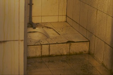 Sao Việt nói gì khi tham gia Toilet Challenge gây sốt mạng xã hội?