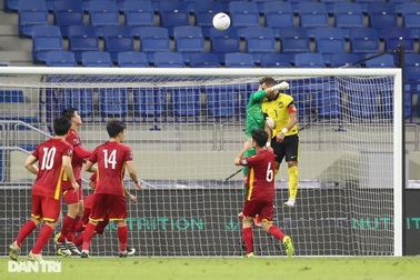 Thủ môn Tấn Trường nói gì sau khi trở thành người hùng?