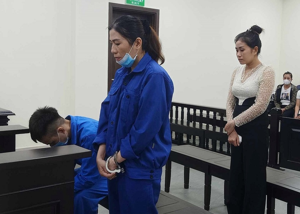 Bé gái chưa đủ 14 tuổi bị lừa bán sang Trung Quốc, ép mang thai hộ - 1 Bé gái chưa đủ 14 tuổi bị lừa bán sang Trung Quốc, ép mang thai hộ - 1