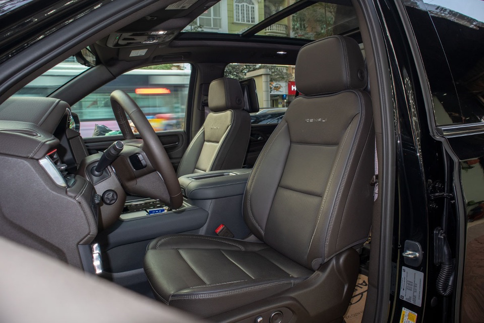 Khủng long GMC Yukon Denali 2021 về Việt Nam có gì với giá hơn 9 tỷ đồng - 7 Khủng long GMC Yukon Denali 2021 về Việt Nam có gì với giá hơn 9 tỷ đồng - 7