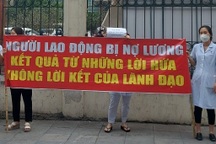 Nhân viên y tế BV Tuệ Tĩnh tiếp tục "xuống đường" vì bị nợ 100% lương