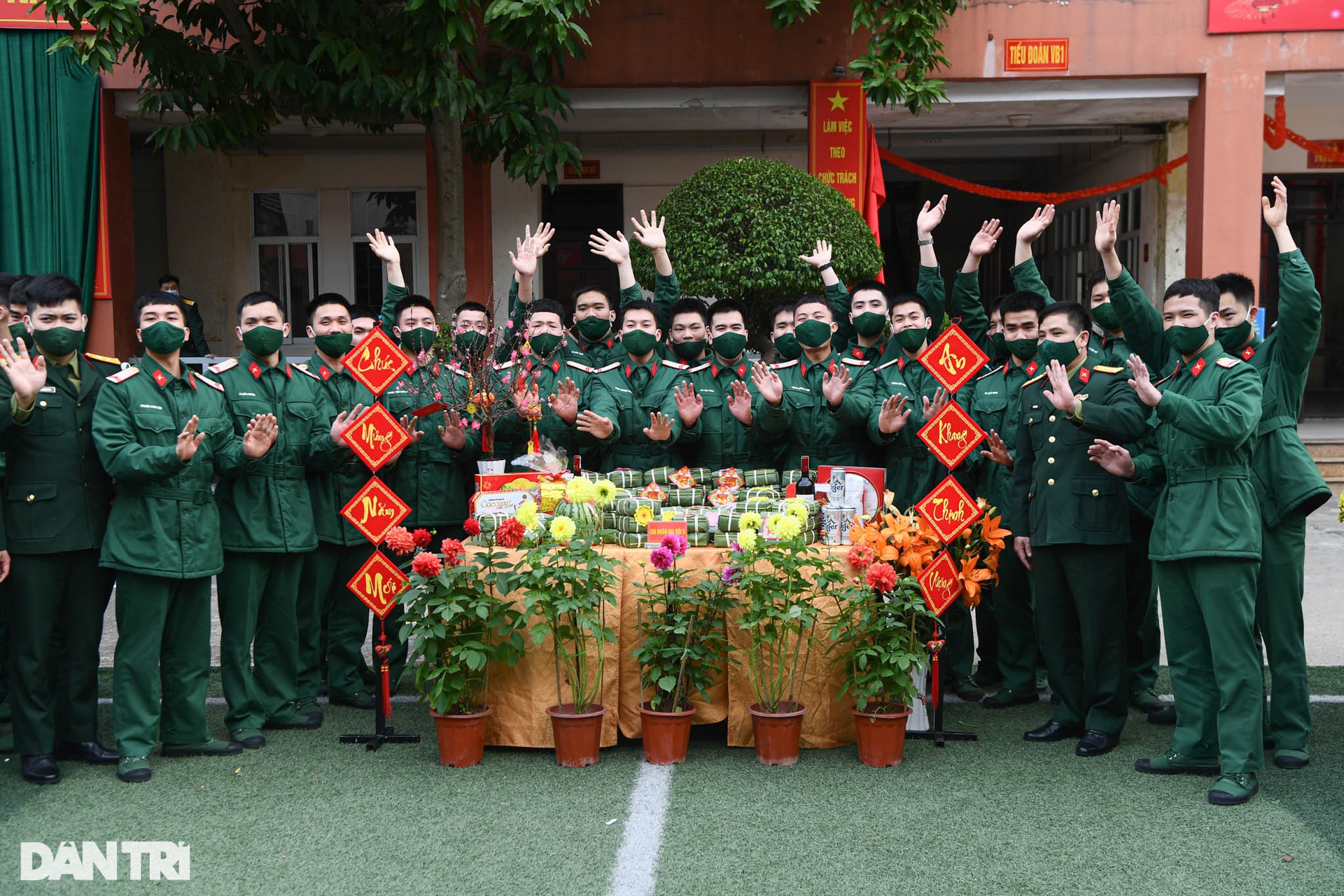 Các chiến sĩ Lữ đoàn Cận vệ trổ tài gói bánh chưng đón Tết - 14 Các chiến sĩ Lữ đoàn Cận vệ trổ tài gói bánh chưng đón Tết - 14