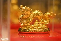 Vàng đảo chiều giảm, vẫn trên 2.000 USD/ounce