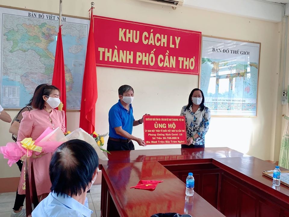 Bà xã Đăng Khôi làm điều đặc biệt dành tặng các “người hùng” ở khu cách ly - 3 Bà xã Đăng Khôi làm điều đặc biệt dành tặng các “người hùng” ở khu cách ly - 3