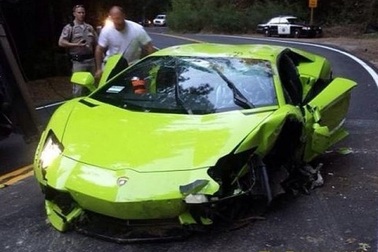 Thanh niên 17 tuổi làm Aventador lật ngửa