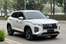 Ô tô gầm cao cỡ B đua giảm giá trong tháng 4, có mẫu rẻ ngang xe hạng A