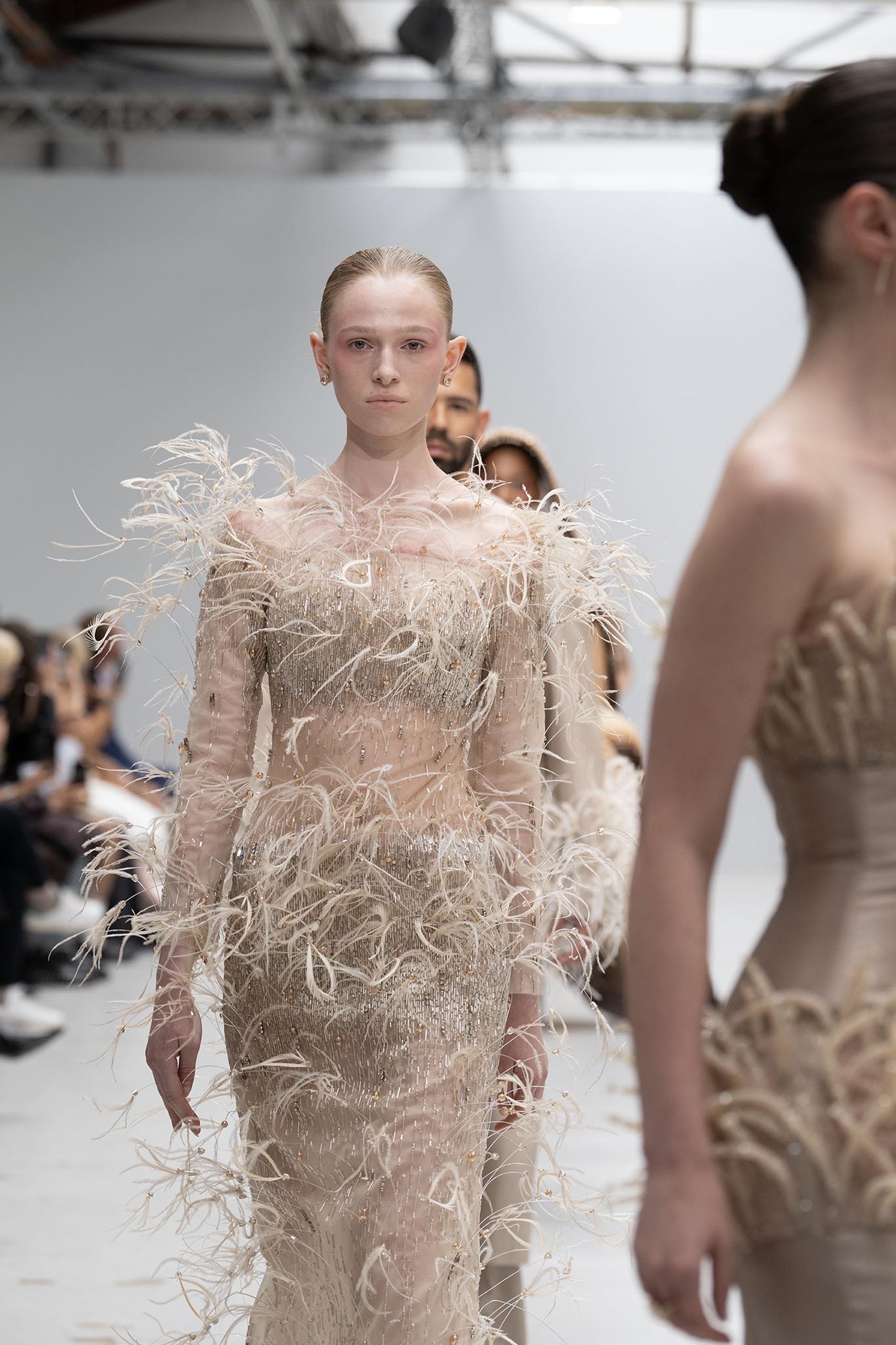 Phan Huy mang hình ảnh nón lá lên sàn diễn thời trang cao cấp ở Paris - 13 Phan Huy mang hình ảnh nón lá lên sàn diễn thời trang cao cấp ở Paris - 13