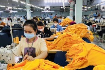 Áp lương tối thiểu theo giờ: Doanh nghiệp, người lao động mong chờ