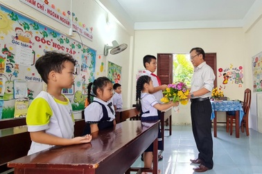 Tri ân thầy cô giáo ở Trường Sa