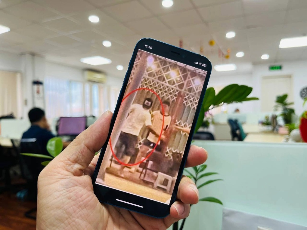 Bắt khẩn cấp kẻ chém người trên phố đi bộ ở TPHCM - 1 Bắt khẩn cấp kẻ chém người trên phố đi bộ ở TPHCM - 1