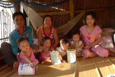 Thăm lại gia đình "Việt, Nam, Hạnh, Phúc"