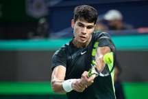 Alcaraz gục ngã trước thềm tứ kết Thượng Hải Masters