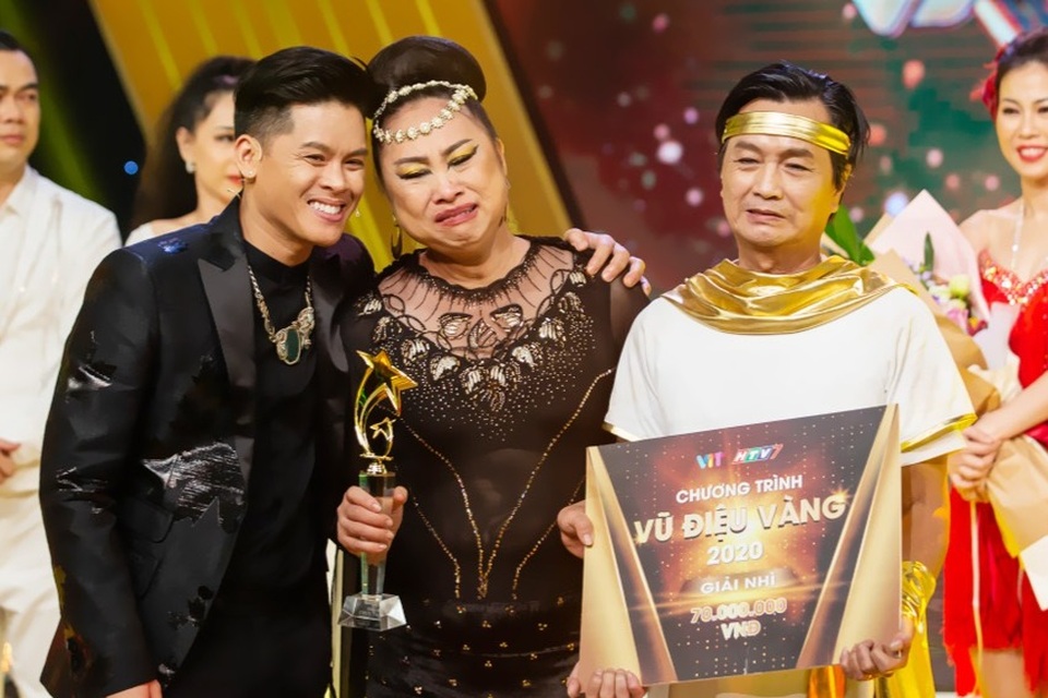 Thế Vân khóc mếu máu khi trở thành Quán quân Vũ điệu vàng - 6 Thế Vân khóc mếu máu khi trở thành Quán quân Vũ điệu vàng - 6