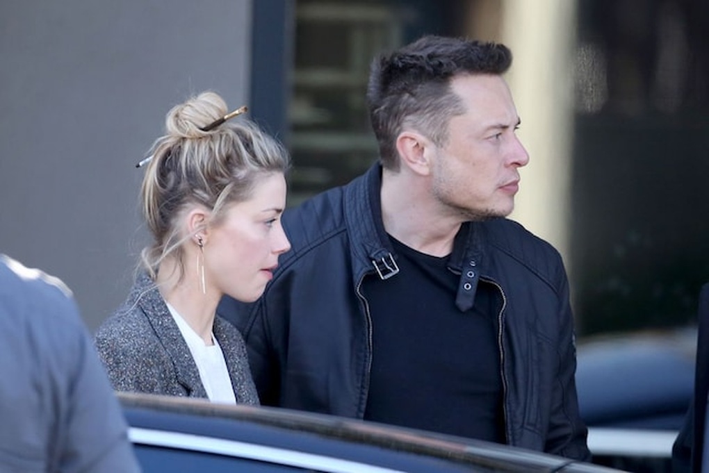 Cuộc tình sóng gió của tỷ phú Elon Musk và “mỹ nhân tỷ lệ vàng” Amber Heard - 2 Cuộc tình sóng gió của tỷ phú Elon Musk và “mỹ nhân tỷ lệ vàng” Amber Heard - 2