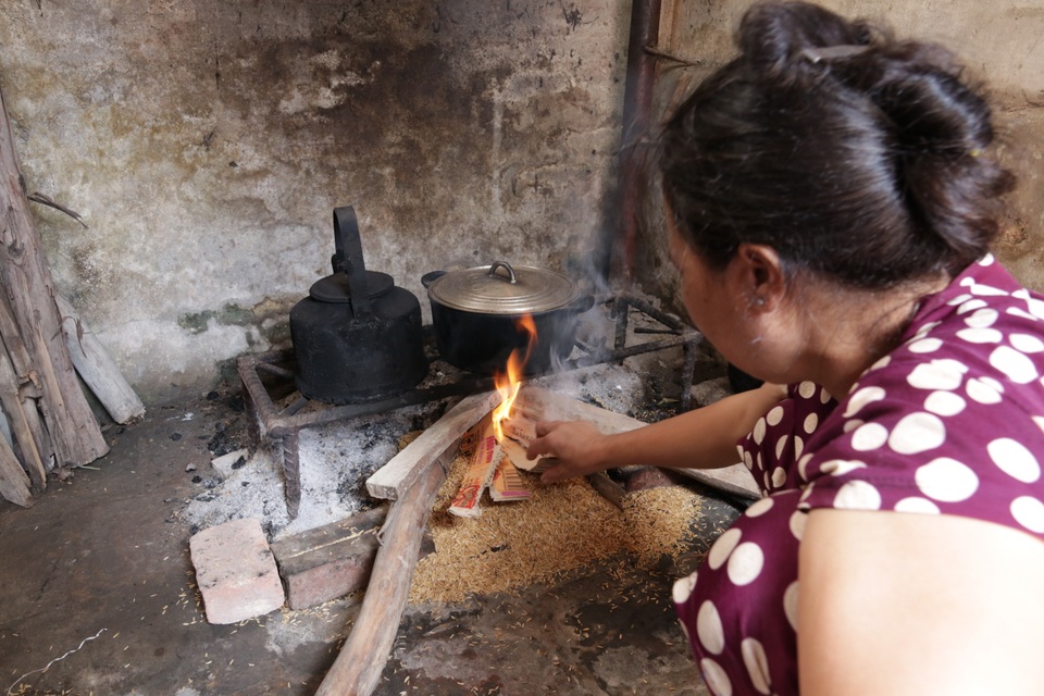 Thương cảnh người phụ nữ khốn khổ một mình vật vã nuôi con bệnh tật - 7 Thương cảnh người phụ nữ khốn khổ một mình vật vã nuôi con bệnh tật - 7