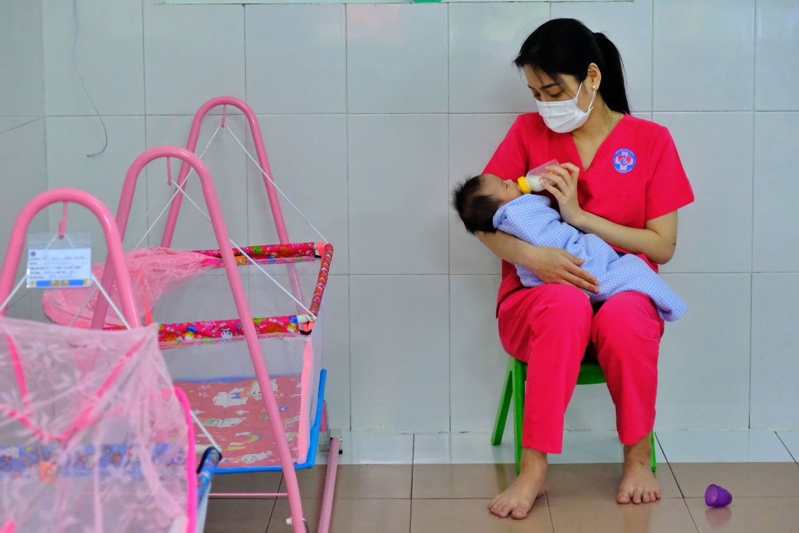Mẹ nhiễm Covid-19 nặng khi lâm bồn, trẻ sinh ra phải chăm sóc thế nào? - 2 Mẹ nhiễm Covid-19 nặng khi lâm bồn, trẻ sinh ra phải chăm sóc thế nào? - 2