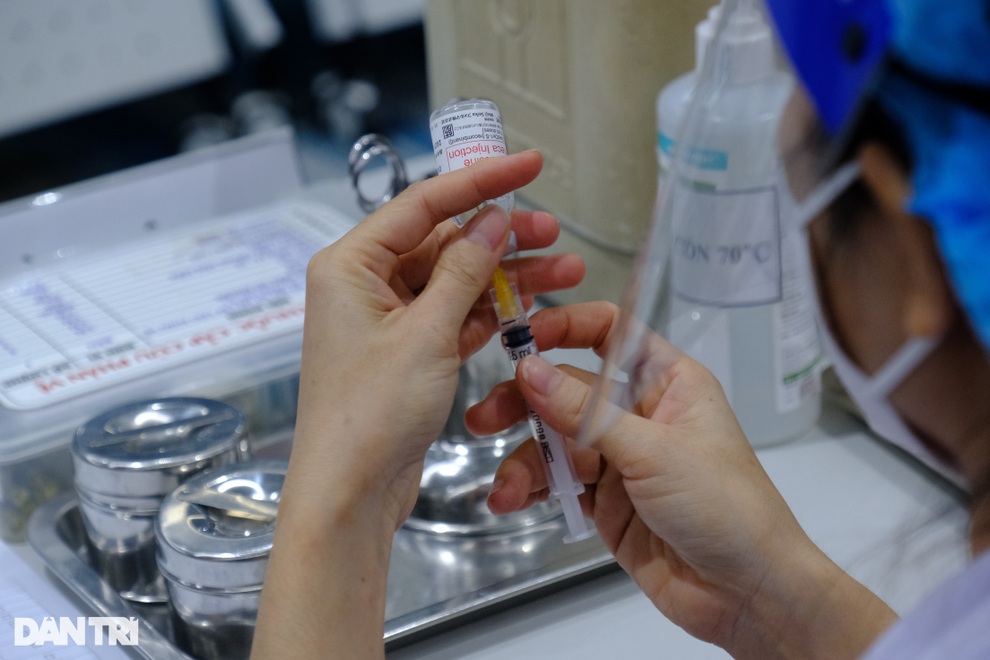 Tiêm vaccine Covid-19 cho trẻ từ ngày mai tại 2 điểm trường ở TPHCM - 1 Tiêm vaccine Covid-19 cho trẻ từ ngày mai tại 2 điểm trường ở TPHCM - 1